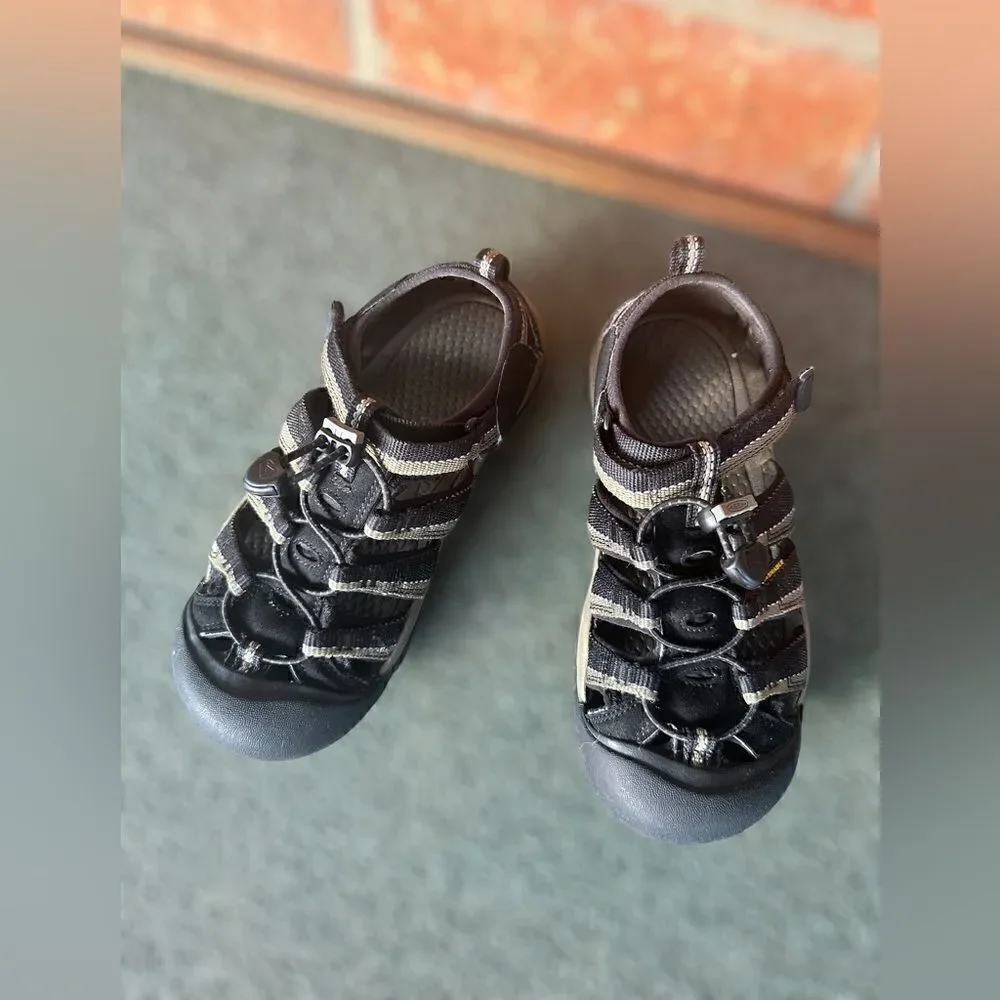 Keen H2 Newport Hard Toe Washable Sandals Size 4 Big Kids